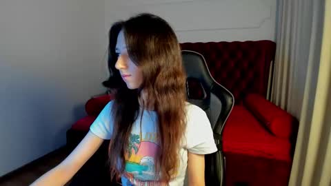 camillewhite online show from March 20, 6:07 am