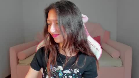 camillewhite online show from April 3, 1:42 pm