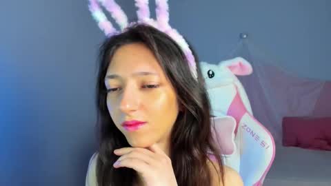 camillewhite online show from March 24, 5:35 am