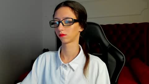 camillewhite online show from March 25, 6:05 am