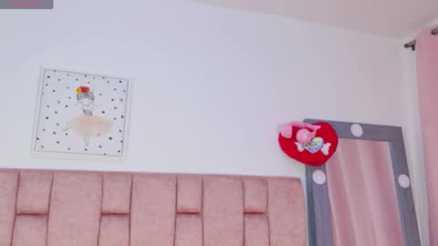 camiluxe online show from March 31, 8:20 pm