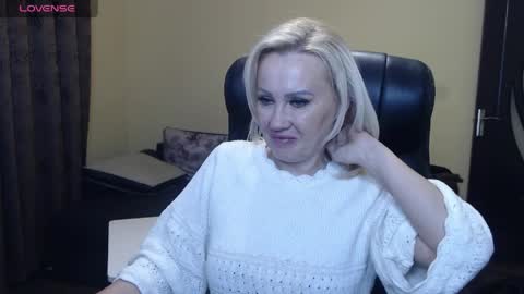 candy_hellenx online show from April 2, 3:42 pm