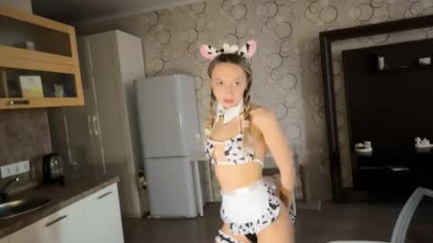 candy_loveeee online show from April 6, 2:51 pm