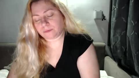 Laura online show from January 27, 3:39 pm