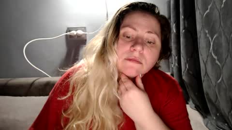 Laura online show from May 13, 7:52 pm