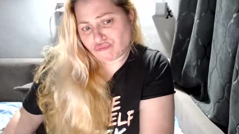 Laura online show from February 21, 11:10 pm