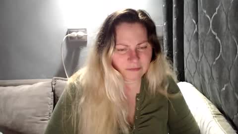 Laura online show from April 28, 2:27 am