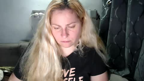 Laura online show from January 21, 8:11 pm