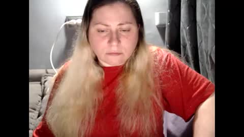 Laura online show from May 9, 10:01 pm