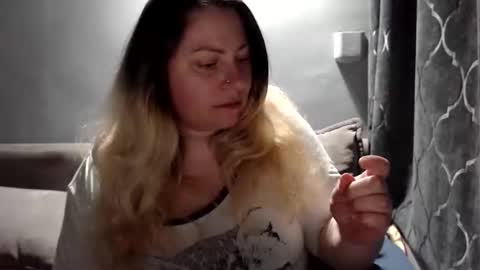 Laura online show from May 25, 7:46 pm