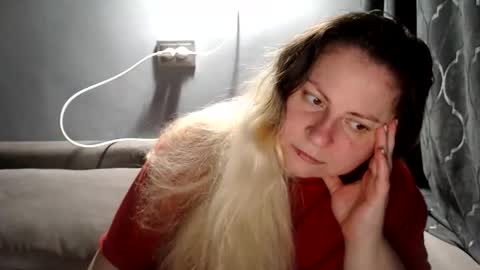 Laura online show from May 15, 8:55 pm