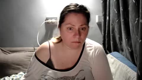 Laura online show from May 5, 8:34 pm