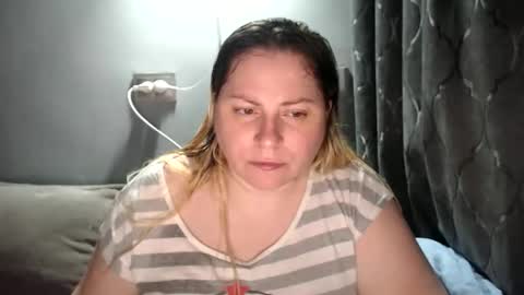 Laura online show from January 10, 8:02 pm