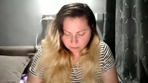 Laura online show from May 8, 10:00 pm