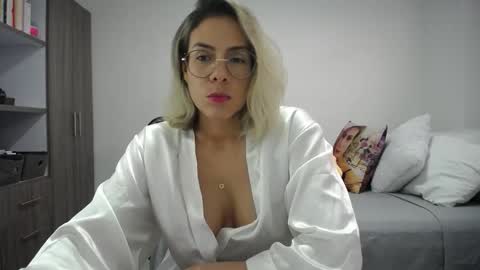 Candy Dowson online show from May 7, 8:56 pm