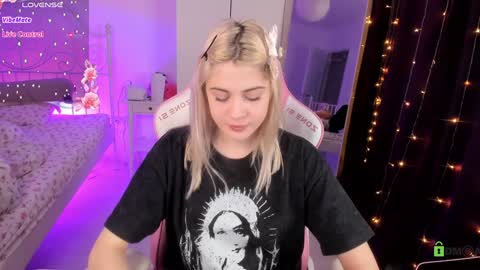Snapshot of candyhannah chatting on December 7, 5:20 pm You can call me HH online show from December 7, 5:20 pm