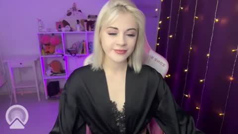 Snapshot of candyhannah chatting on October 12, 3:47 pm You can call me HH online show from October 12, 3:47 pm