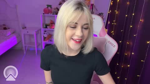 Snapshot of candyhannah chatting on September 9, 7:02 pm You can call me HH online show from September 9, 7:02 pm