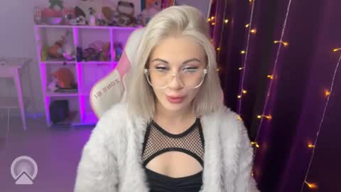 Snapshot of candyhannah chatting on September 21, 6:39 pm You can call me HH online show from September 21, 6:39 pm