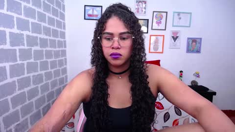 Snapshot of candyhot_sex chatting on February 24, 1:44 am Karen online show from February 24, 1:44 am