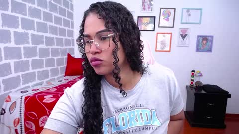 Snapshot of candyhot_sex chatting on February 5, 3:53 pm Karen online show from February 5, 3:53 pm