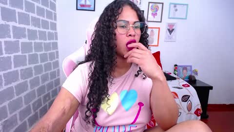 Snapshot of candyhot_sex chatting on December 19, 8:24 am Karen online show from December 19, 8:24 am