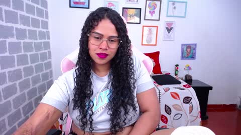 Snapshot of candyhot_sex chatting on December 14, 6:24 am Karen online show from December 14, 6:24 am
