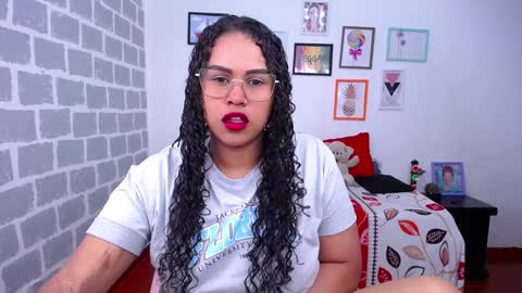 Snapshot of candyhot_sex chatting on January 6, 3:20 am Karen online show from January 6, 3:20 am
