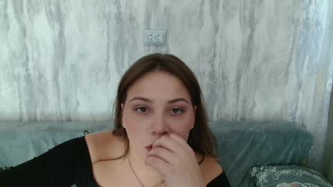 candymini online show from March 27, 8:26 am