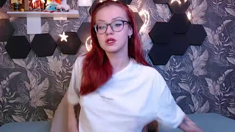 Mia online show from May 6, 3:43 am