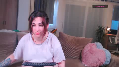 girl  Foxi online show from April 2, 5:43 pm