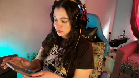 Snapshot of cara890713 chatting on February 21, 12:39 pm cara890713 online show from February 21, 12:39 pm
