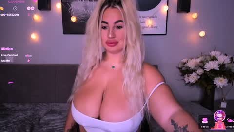 Snapshot of cara__harris chatting on February 7, 8:33 am . . online show from February 7, 8:33 am