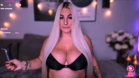 Snapshot of cara__harris chatting on March 5, 8:12 pm . . online show from March 5, 8:12 pm