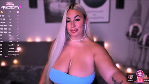 Snapshot of cara__harris chatting on December 23, 5:43 pm . . online show from December 23, 5:43 pm