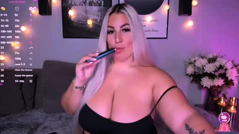 Snapshot of cara__harris chatting on March 8, 1:48 am . . online show from March 8, 1:48 am