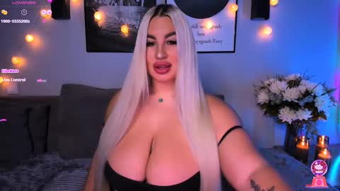 Snapshot of cara__harris chatting on February 28, 2:31 pm . . online show from February 28, 2:31 pm