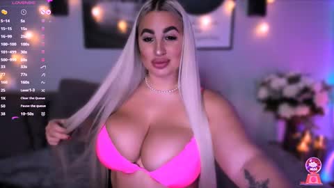 Snapshot of cara__harris chatting on March 3, 2:53 pm . . online show from March 3, 2:53 pm