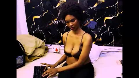 caramelminxx_ online show from June 11, 8:00 am