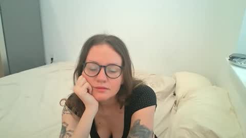 caraviolet online show from May 27, 10:51 pm