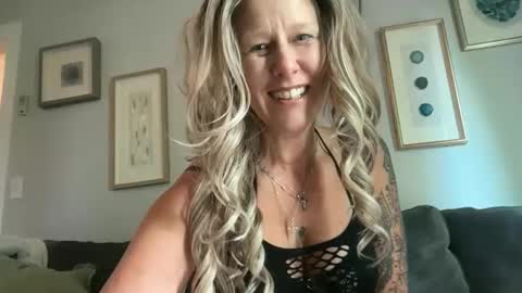 carebear5719 online show from April 8, 8:00 pm