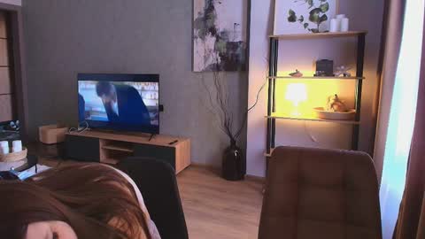 caressyourself online show from November 23, 8:05 am