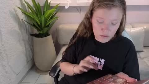 Carla  online show from November 9, 1:07 pm