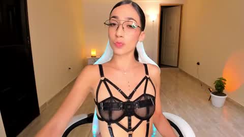 Snapshot of carleewinter chatting on January 3, 11:33 pm Alejandra online show from January 3, 11:33 pm