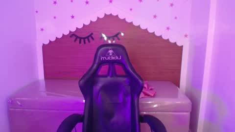 Snapshot of carlie_mayer chatting on September 20, 3:05 am CARLYE online show from September 20, 3:05 am