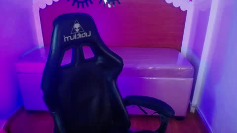 Snapshot of carlie_mayer chatting on October 1, 3:11 am CARLYE online show from October 1, 3:11 am