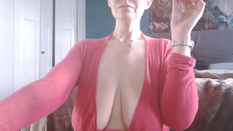 Snapshot of carlysmiles chatting on December 20, 5:51 pm Carly Smiles online show from December 20, 5:51 pm