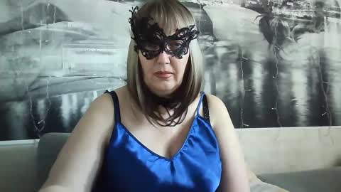 CarlySweetie online show from February 8, 9:35 am