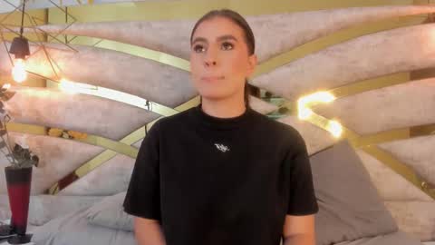 caro_giraldo_ online show from October 21, 11:47 am