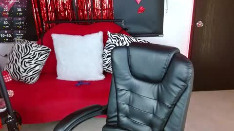 Caroline online show from February 3, 2:13 pm